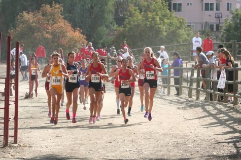 The Lady Mustangs pushing hard through their race! Photo courtesy of ylhscrosscountry.com