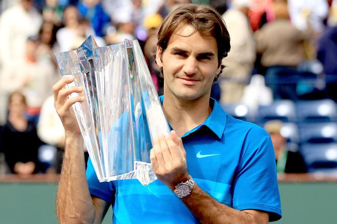 Roger Federer with the Indian Wells trophy.