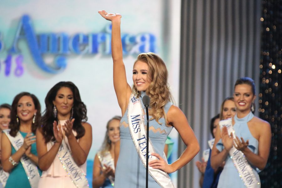 Miss Texas being introduced and smiling at the Miss America Pageant 2018 