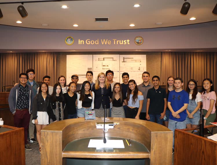 2019 Fall Session Young Civic Leaders visit the town center.