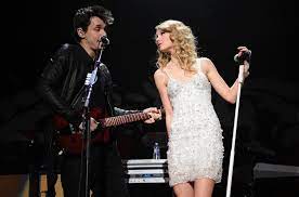 Taylor Swift and John Mayer performing “Half of My Heart” in 2009.
