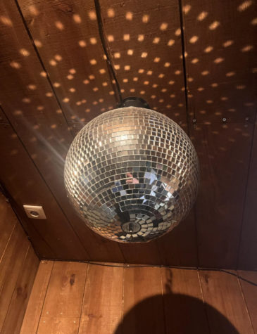 Photo taken in Portugal of a disco ball, or “Mirrorball”.
