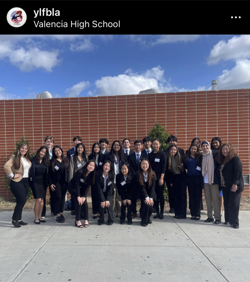 Members of YLHS’s FBLA team pose for a picture after completing the state competition at Valencia High School. 
Credit: FBLA instagram; ylfbla

