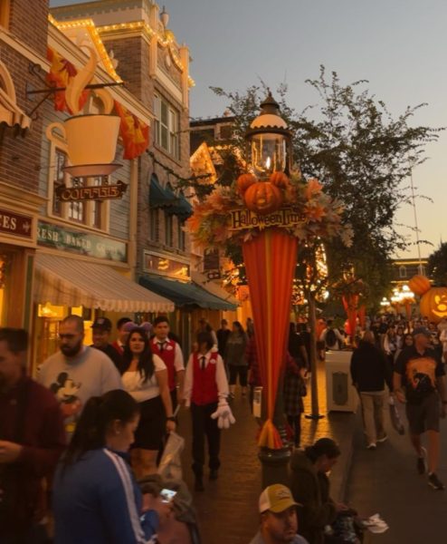 Disneylands main street filled with sights and scents of pumpkin
