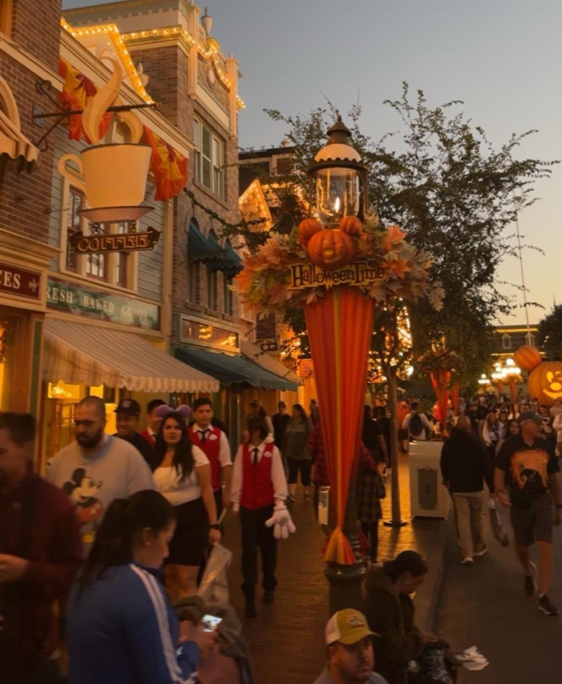 Disneylands main street filled with sights and scents of pumpkin