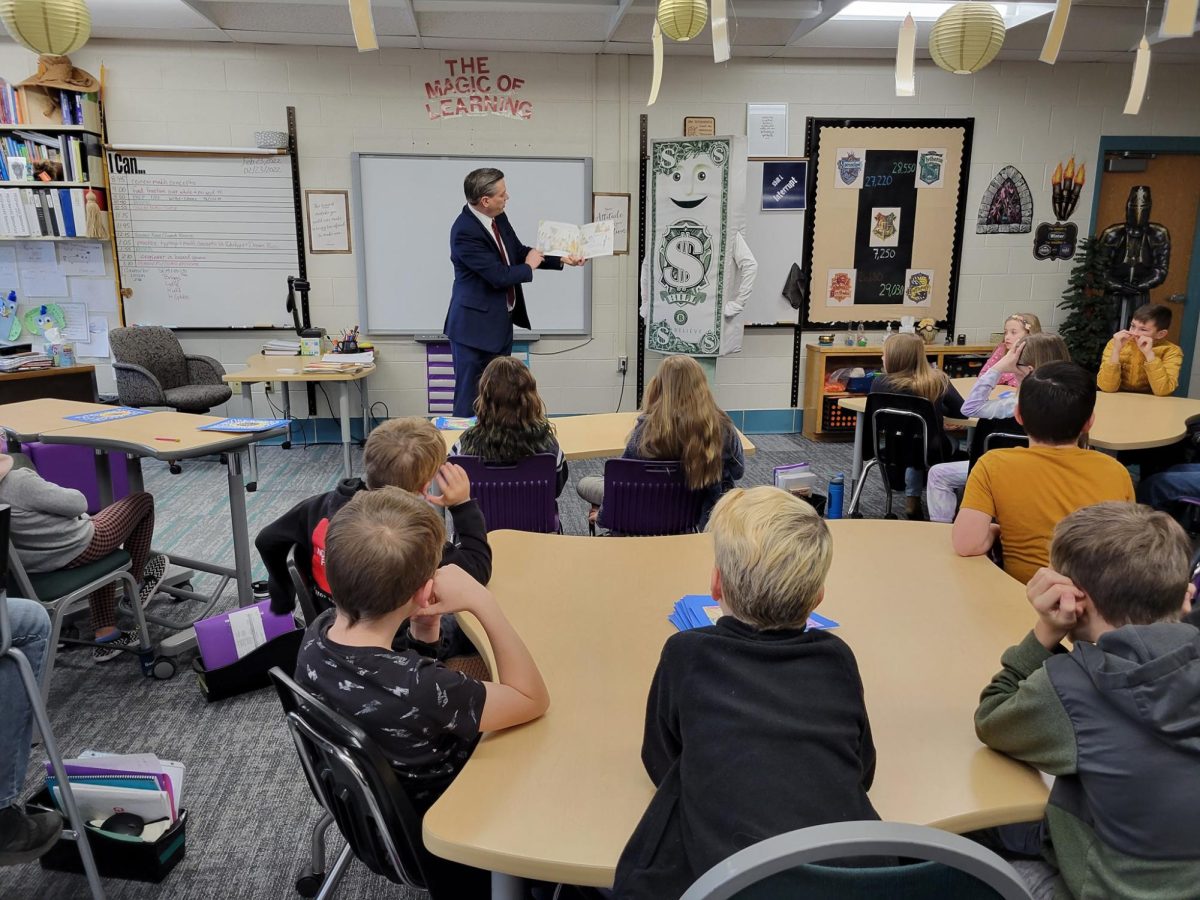 Children in Utah taking money management classes from elementary to high school, a class that will soon be in California. 