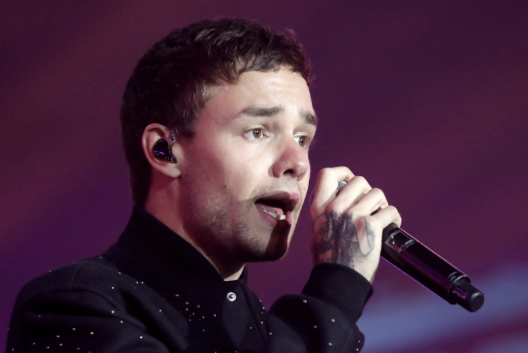 Liam Payne doing what he loved most, singing for his loving fans. 
