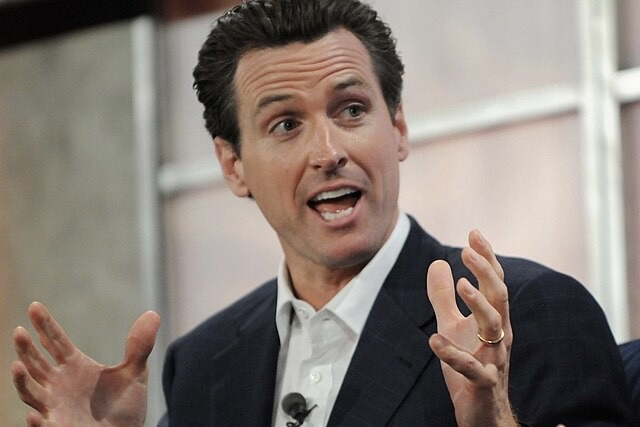 California Governor, Gavin Newsom, signs SB 640. Gavin Newsom by JD Lasica is licensed under CC BY 2.0.