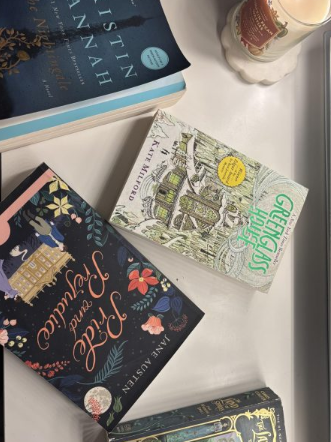 Several books (both classics and modern fiction) set during the fall capture this season's nostalgic and reflective emotions.