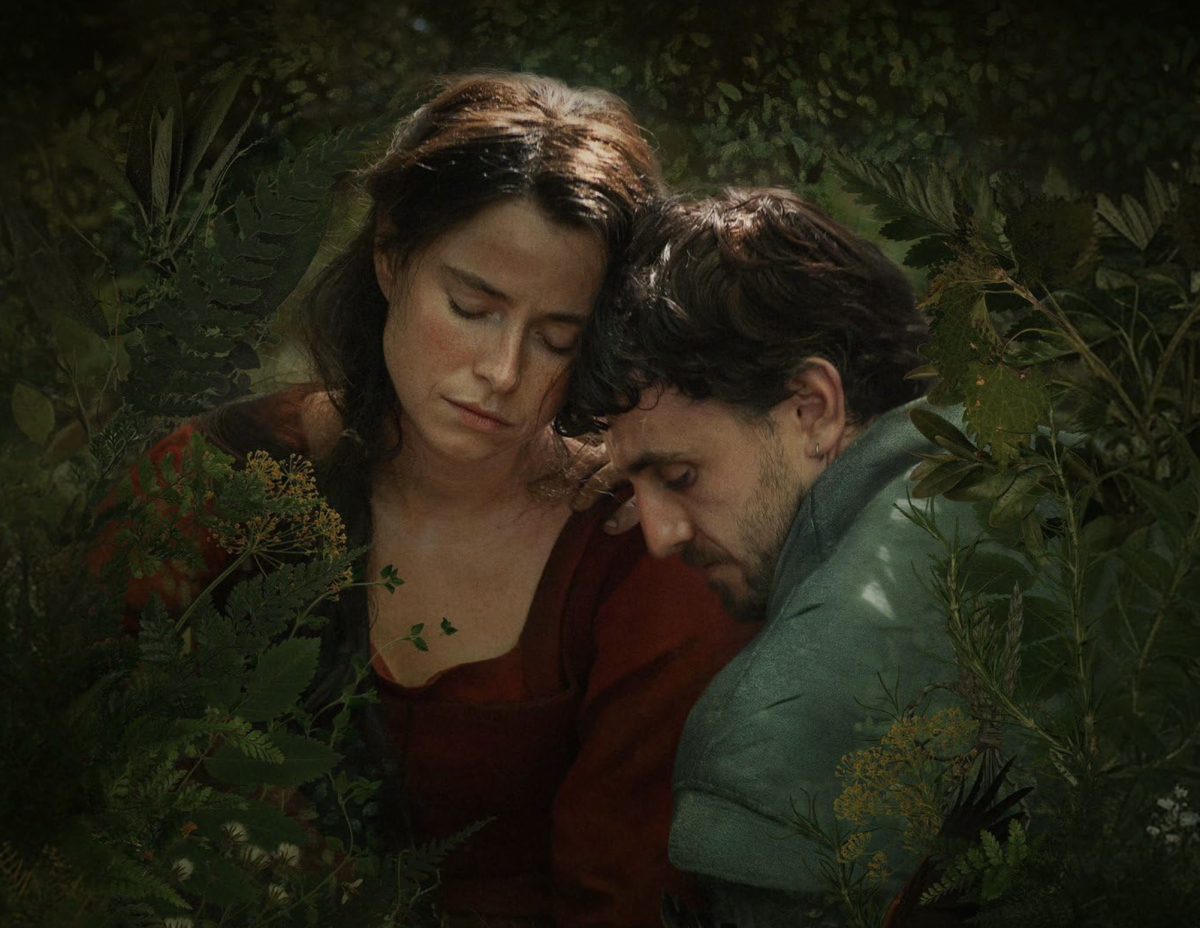 Hamnet stars Jessie Buckley (Agnes) and Paul Mescal (William). Photo from Universal Pictures.